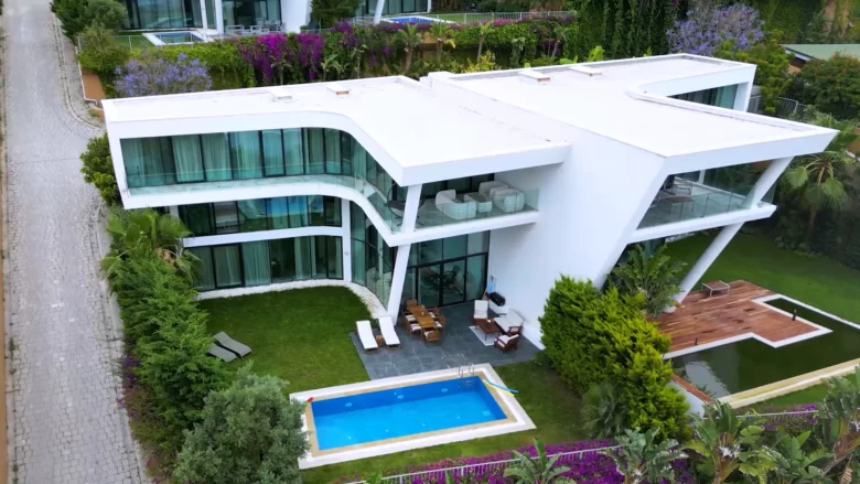 Вид сверху на виллу в Бодруме