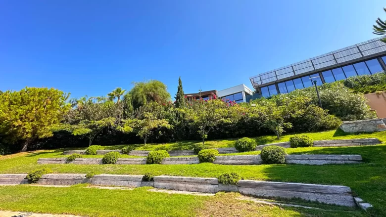 Территория Le Méridien Bodrum Beach Resort